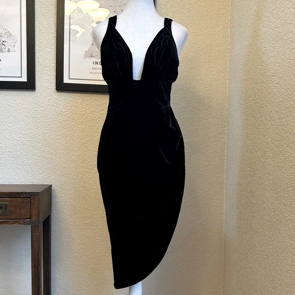 NWT Boohoo Black Velvet Dress | Size 4 | Gorgeous Night-Out Look - Picture 4 of 9